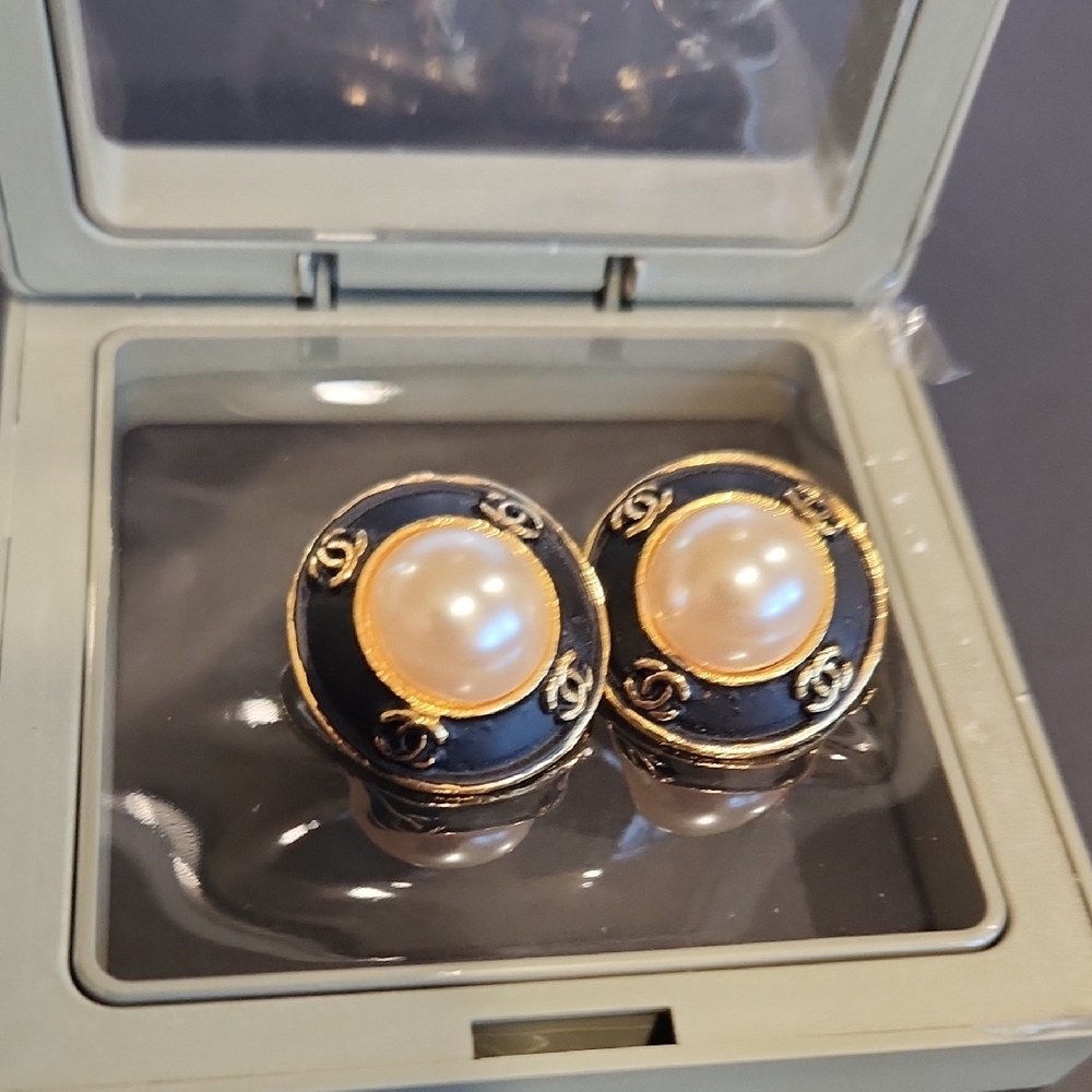Chanel Gold And Faux Pearl Clipon Earrings - Picture 7 of 11